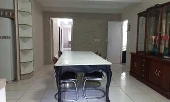 Imagem 2: Casa Espaçosa em bairro tranquilo