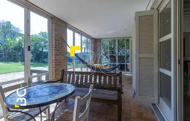 Imagem 5: BC Imóveis vende imponente casa semimobiliada, estilo sobrado, com 3 dormitórios no Condom