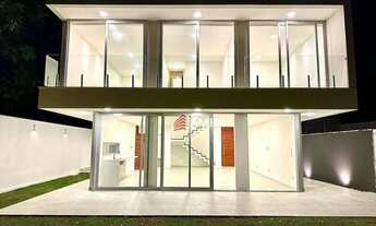 Imagem 3: Casa com 3 Quartos à Venda, 150 m² Por R$ 2.600.000 - Itacoatiara - Niterói/RJ