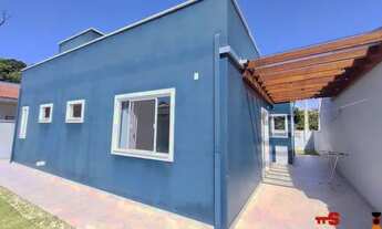 Imagem 5: Casa nova e moderna na região da praia. Confira!