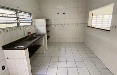 Imagem 7: Casa Térrea Independente com 3 Dormitórios + Edícula na Guilhermina, Lado Praia