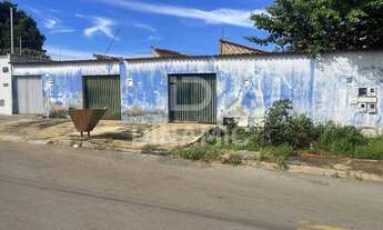 Imagem 2: Área com Casa e 3 Barracões à Venda no Residencial Itaipu - Goiânia