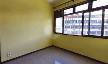 Imagem 2: Apartamento para alugar com 3 quartos, sendo 1 suíte, no condomínio Edifício almirante D