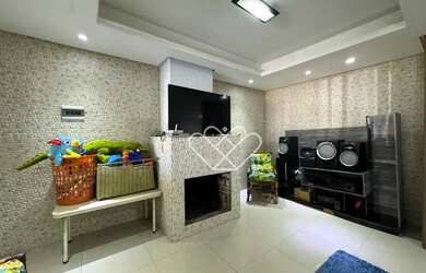 Imagem 3: Casa Espaciosa e Aconchegante: 3 Dormitórios, Área Gourmet e Localização Privilegiada!