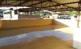 Imagem 4: Casa semi-mobiliada com cobertura e churrasqueira na Av. Olegário Maciel, Ubá-MG