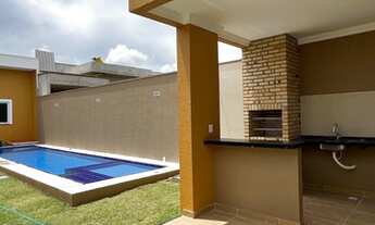 Imagem: Casa com 3 quartos, deck e piscina no bairro