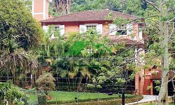 Imagem 2: VENDO LINDA CASA NO CENTRO COM 4 QUARTOS PISCINA