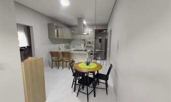 Imagem 5: Casa ampla, com 3 dormitórios, sendo uma suíte. 2 vagas de garagem. Oportunidade