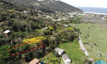Imagem 3: Amplo Terreno Localizado no Bairro Siriú, em Garopaba, com Fácil Acesso às Praias da Regiã