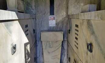 Imagem 2: Linda capela/ jazigo para até 6 caixões, além de várias caixas