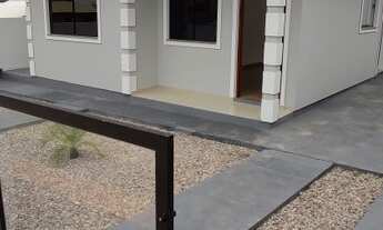 Imagem 4: Casa sozinha no terreno grande com três quartos sendo uma suíte