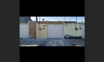 Imagem 3: Casa em rua pública