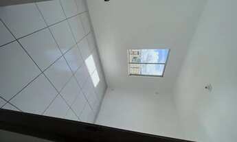 Imagem 7: Apartamento com dois quartos, varanda e tela de proteção