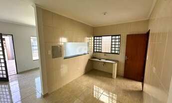 Imagem 4: Casa à Venda Com 3 Quartos, 2 Banheiros, 2 Vagas e 70m² por R$ 298.000,00