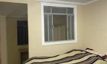 Imagem: Quarto mobiliado com varanda