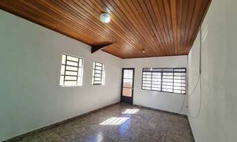 Imagem 3: Alugo casa térrea com 4 cômodos e 1 vaga de garagem independente