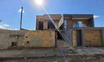 Imagem 2: Casa Em Lote de 220m² com 4 Quartos, Suíte com Closet e Varanda e 2 Vagas no Bairro Garças