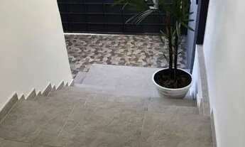 Imagem 4: Casa térrea à venda, 02 quartos, sendo 01 suíte, 02 vagas, corredor lateral, quintal, estu