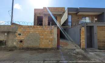 Imagem 3: Casa Em Lote de 220m² com 4 Quartos, Suíte com Closet e Varanda e 2 Vagas no Bairro Garças