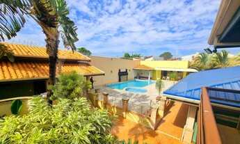 Imagem: Casa com piscina e área de lazer