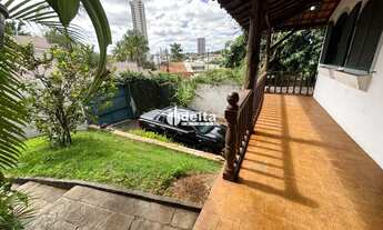 Imagem 2: Casa estilo sobrado com 5 quartos sendo 1 suíte disponível para locação e venda no bairro