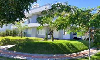 Imagem 3: Casa para aluguel e venda tem 450 metros quadrados com 6 quartos.