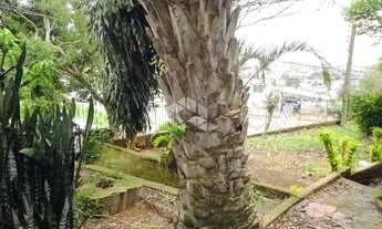 Imagem 4: Casa de madeira com 2 dormitórios em terreno bem localizado no Bairro Morro Santana