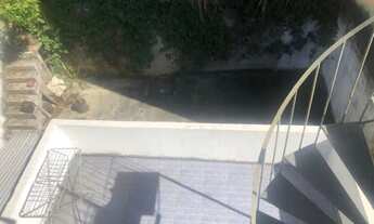 Imagem 3: VENDO: Oportunidade Única de Investimento Imobiliário! Terreno com casa para construir