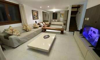 Imagem 7: Luxuosa Casa de 5 Quartos com Piscina e Infraestrutura Completa no Prestigiado Condomíni