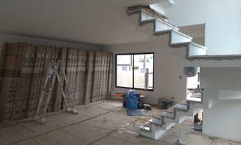 Imagem 2: Sobrado a Venda com 138m²; 03 Suites no Bairro Uberaba - Curitiba - PR