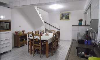 Imagem 2: Casa ampla com 3 dormitórios e 5 vagas de garagem. Excelente localização em bairro muito t