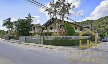 Imagem: Casa com 5 quartos disponível para venda