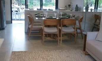 Imagem 2: Casa com 03 dormitórios, 01suite e 02 vagas de garagem em Condomínio Fechado