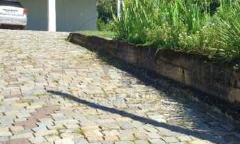 Imagem: 02 casas de alvenaria semi-mobiliadas no