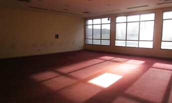 Imagem: Prédio comercial com loja para Alugar na