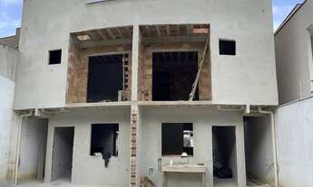 Imagem 2: Casa em rua pública