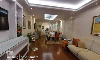 Imagem 3: Charmoso apartamento com três dormitórios e uma suíte, três garagens no coração do Embaré