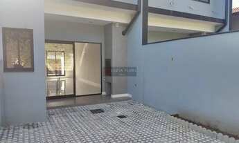 Imagem: Sobrado geminado à venda no bairro Saguaçu