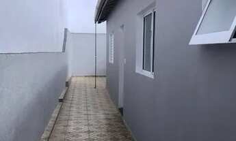 Imagem: Casa térrea à venda, 02 quartos, sendo