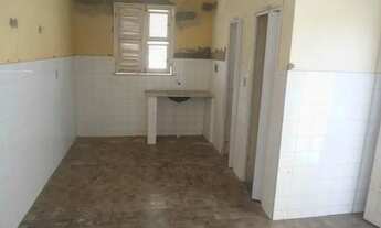 Imagem 4: Excelente casa na casa na Rua Professor Murilo da Silveira com 2 quartos, wc social e vara