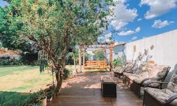 Imagem 4: LINDA CASA - ESTILO CAMPO- AMPLA -AREJADA COM MUITO VERDE