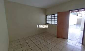 Imagem 2: Casa residencial com 2 quartos, disponível para locação no bairro Jardim Patrícia em Uberl