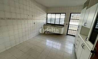 Imagem 5: Casa residencial com 3 quartos sendo 1 suíte, disponível para locação no bairro Umuarama e