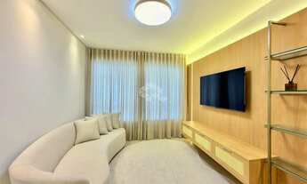 Imagem 2: Apartamento de 2 dormitórios sendo 1 suíte mobiliado com terraço e box/vaga de garagem em