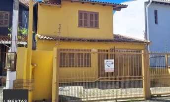 Imagem 4: Sobrado em Porto Alegre, no bairro Vila Nova, com 3 dormitório(s), e 3 banheiros