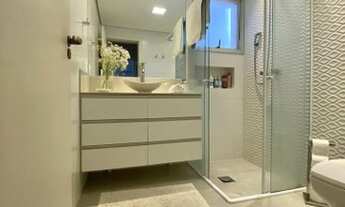 Imagem 2: Apartamento para venda possui 135 metros quadrados com 3 quartos em Centro - Florianópolis