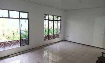 Imagem 2: Casa com 2 dormitórios para alugar, por R$ 1.500/mês - Uberaba - Curitiba/PR