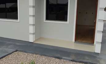 Imagem 5: Casa sozinha no terreno grande com três quartos sendo uma suíte