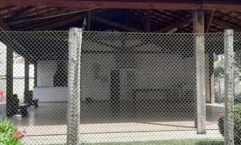 Imagem: Ariane vendo casa em santa ines com entrada