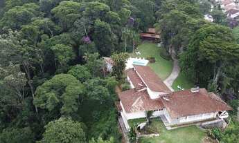 Imagem: Casa cinematográfica com 13.000 m2 porteira